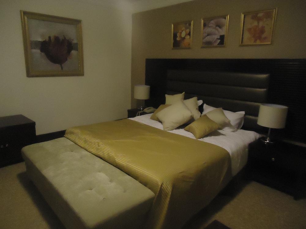 Sandy Le Oriental Hotel - Guestroom
