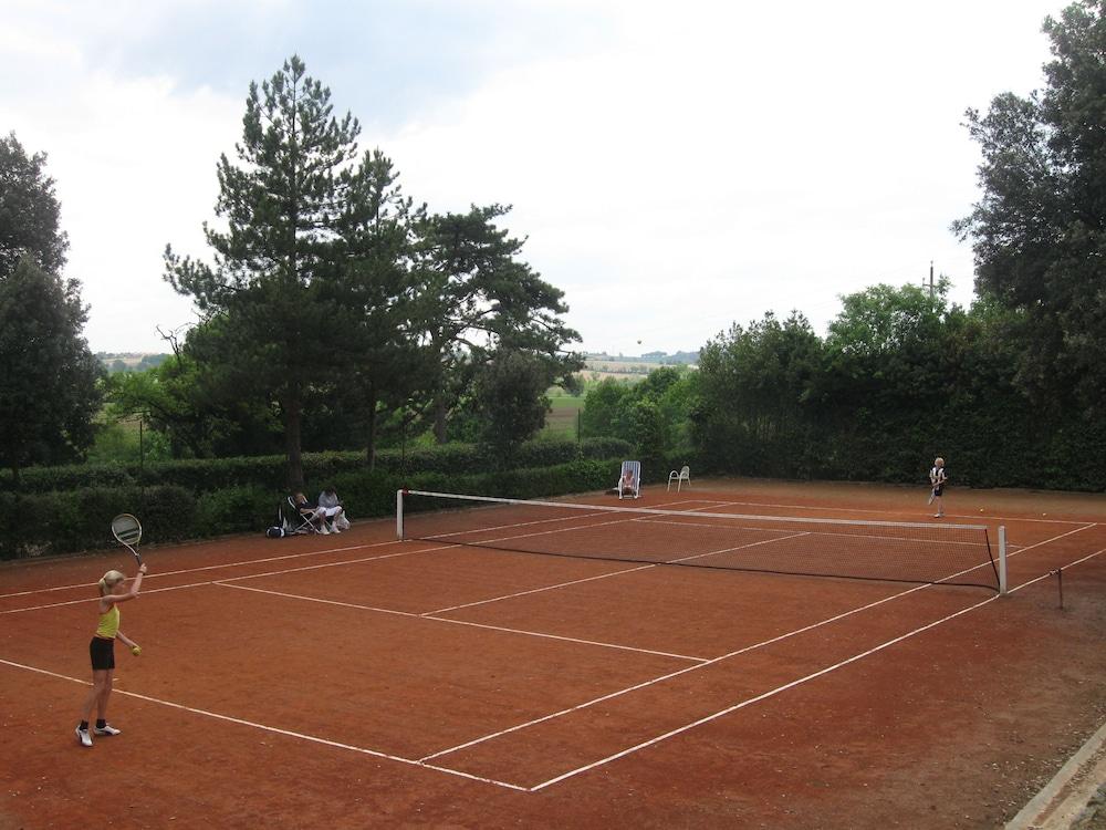 فيلا بوجولو على طراز المنازل الريفية - Tennis Court