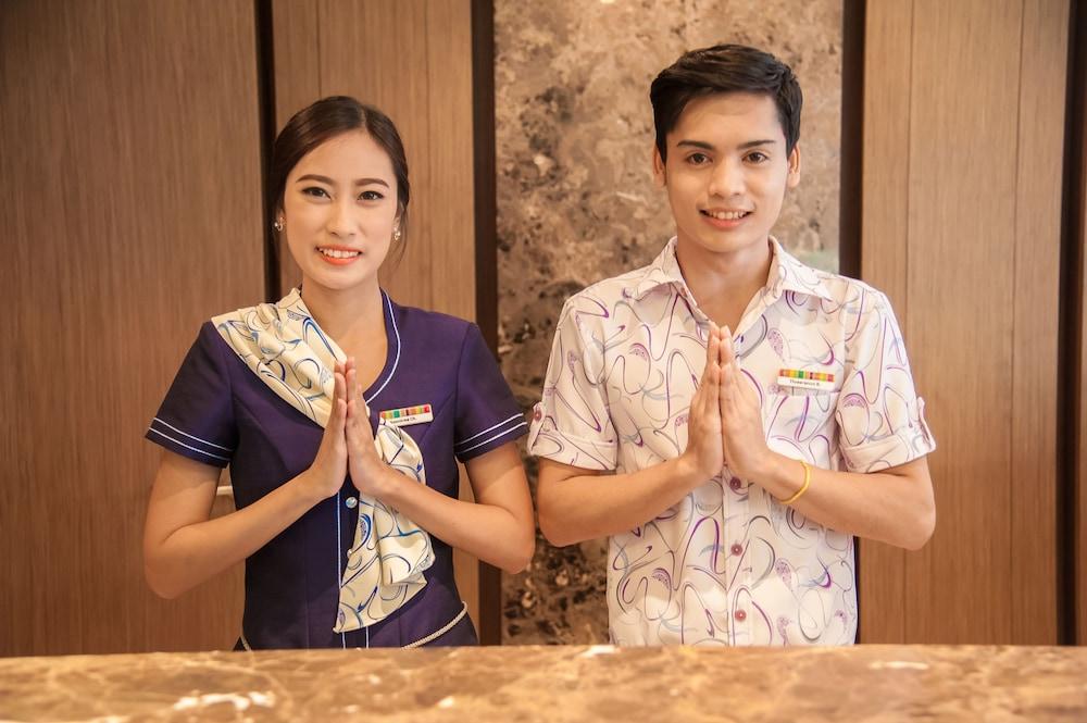 The Seasons Bangkok Huamark - Reception