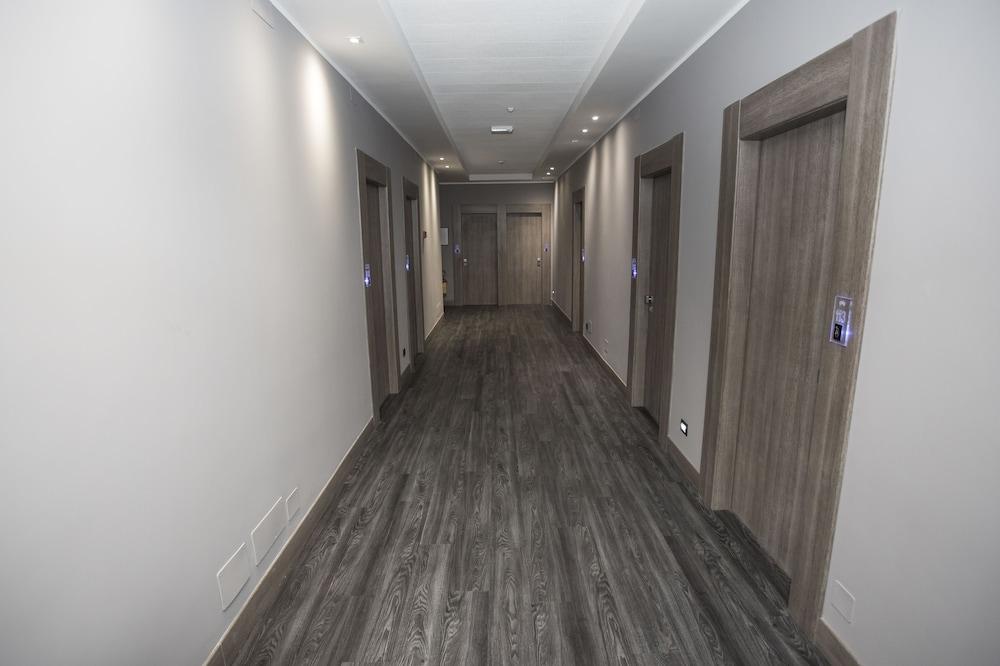 Hotel V99 - Hallway