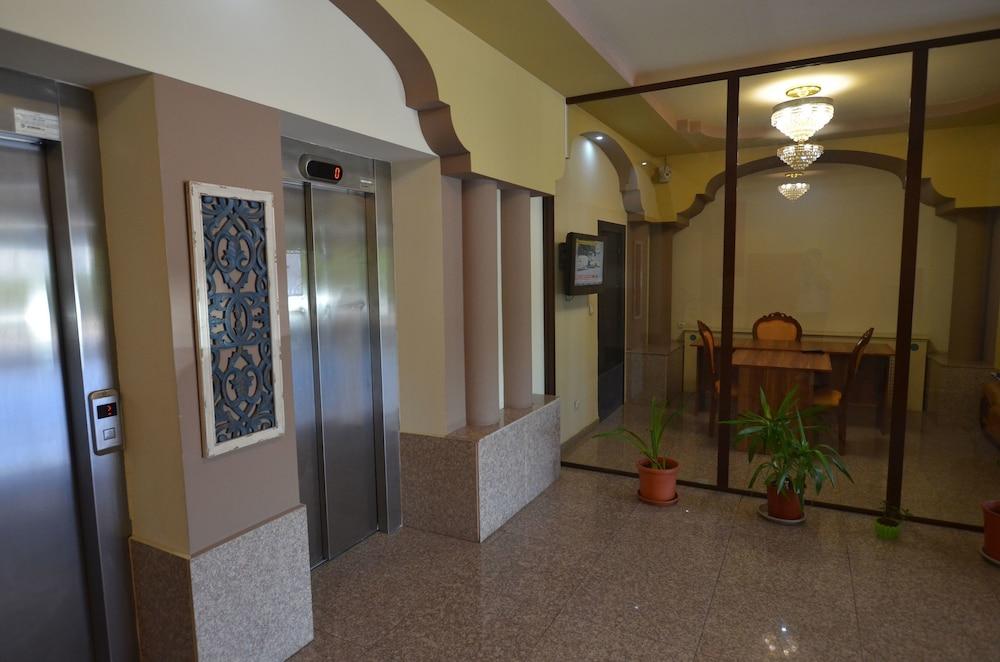 Divan Residence Apartments - Reception Hall