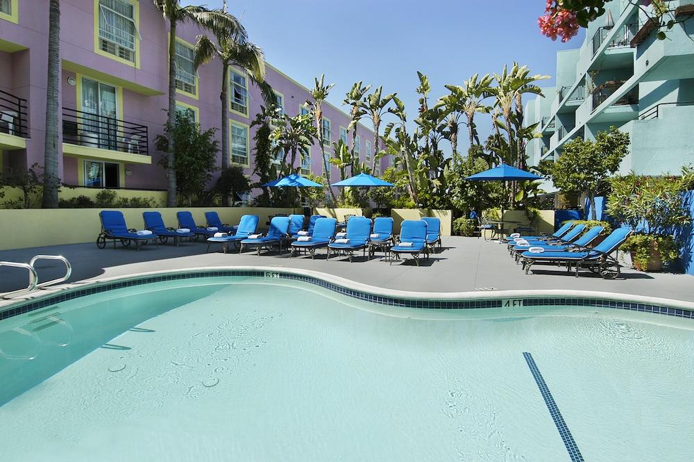 Ramada Plaza by Wyndham West Hollywood Hotel & Suites - Outdoor Pool