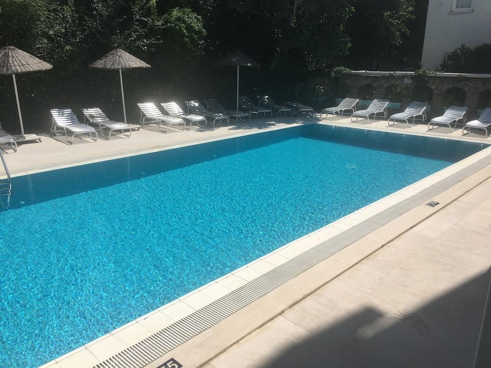 Diva Hotel - Outdoor Pool
