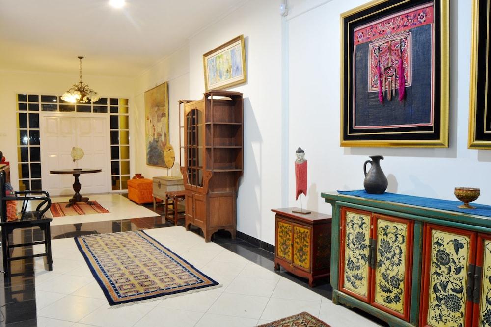 ZEN Rooms Chic Home Kemang - Interior