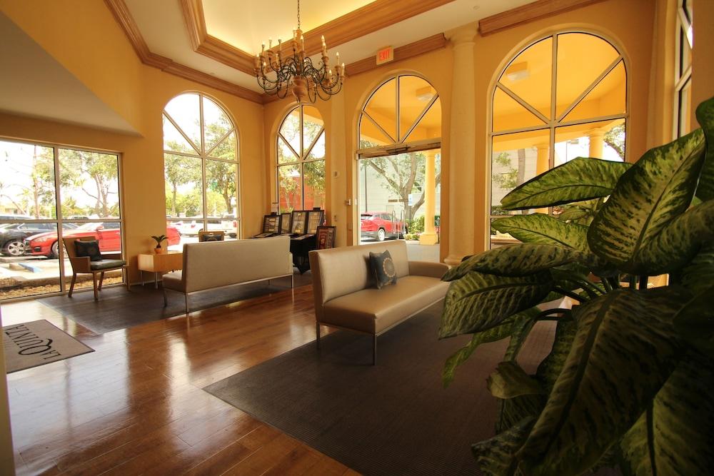 La Quinta Inn & Suites by Wyndham West Palm Beach Airport - Interior