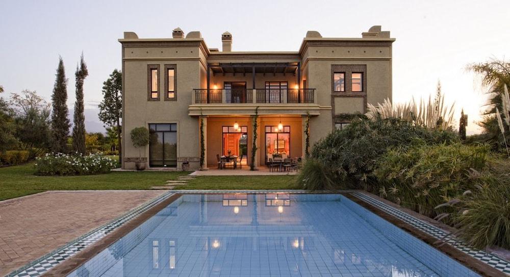 Villa avec piscine privée et Golf - Featured Image
