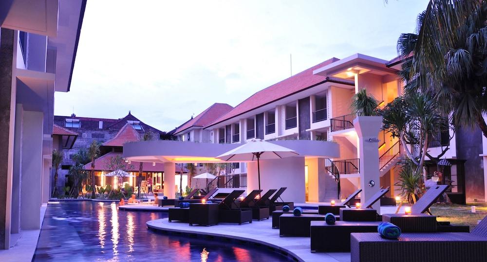 Grand Barong Resort - Outdoor Pool