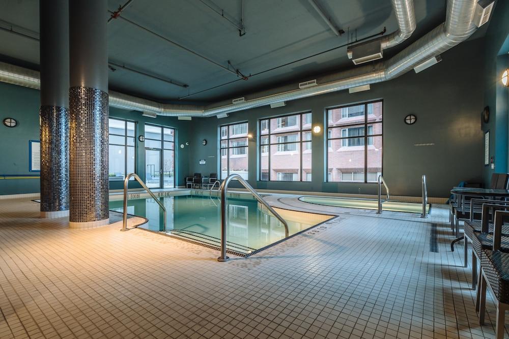 Hotel Blu Vancouver - Indoor Pool