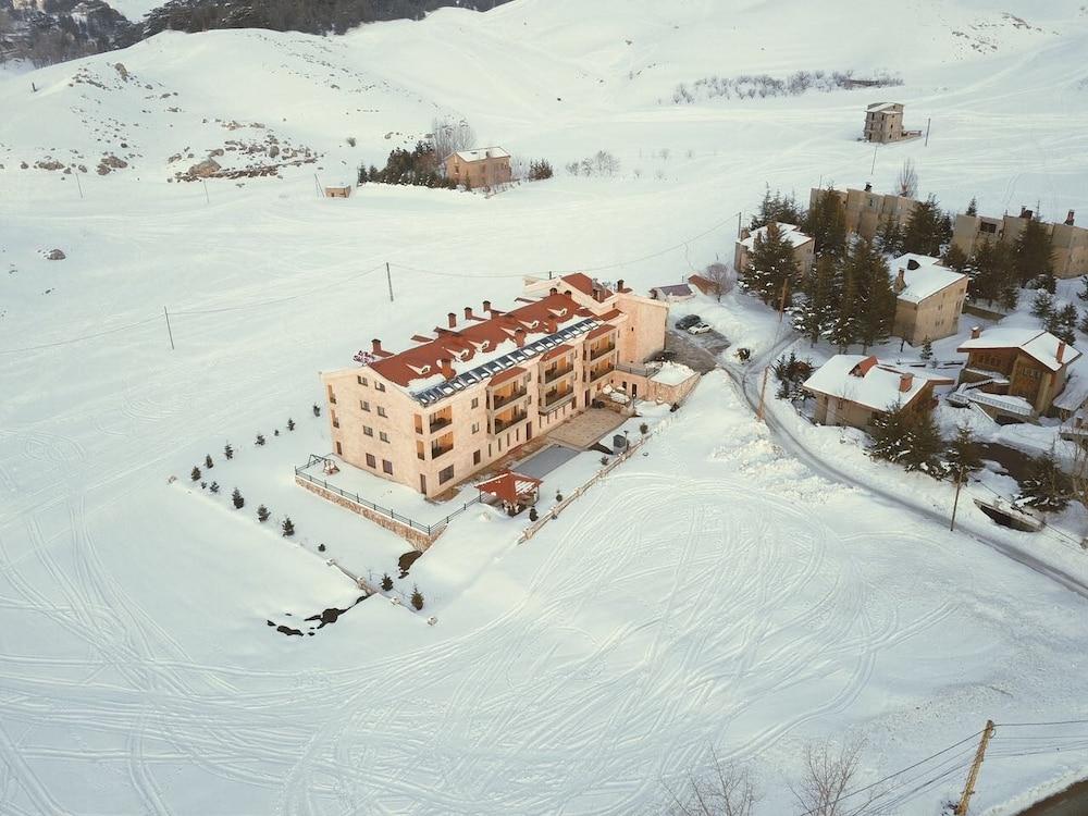 Le Notre Hotel & Ski Resort - Featured Image