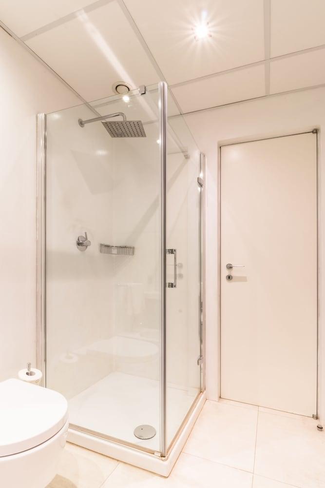 Glamour Apartments - Bathroom