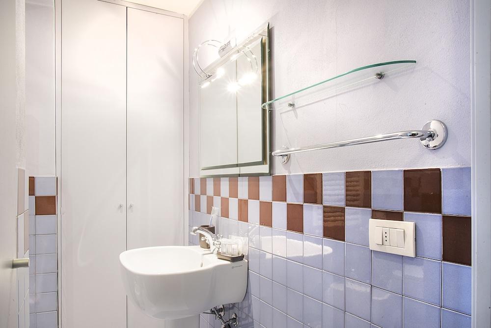 easyhomes - Porta Venezia Oberdan - Bathroom