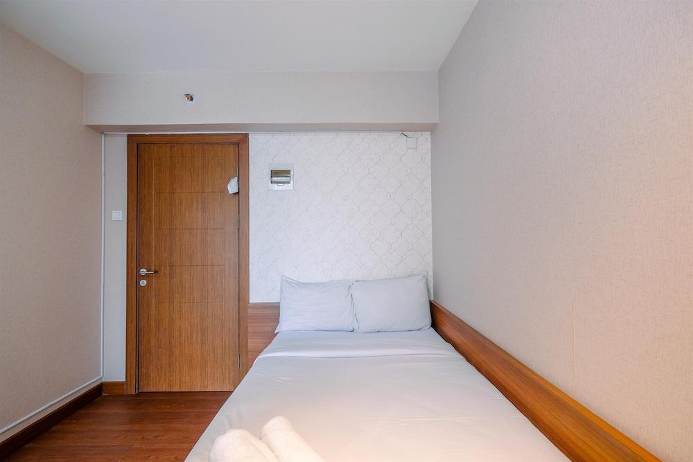 Comfort and Simply Studio Cinere Resort Apartment - Room