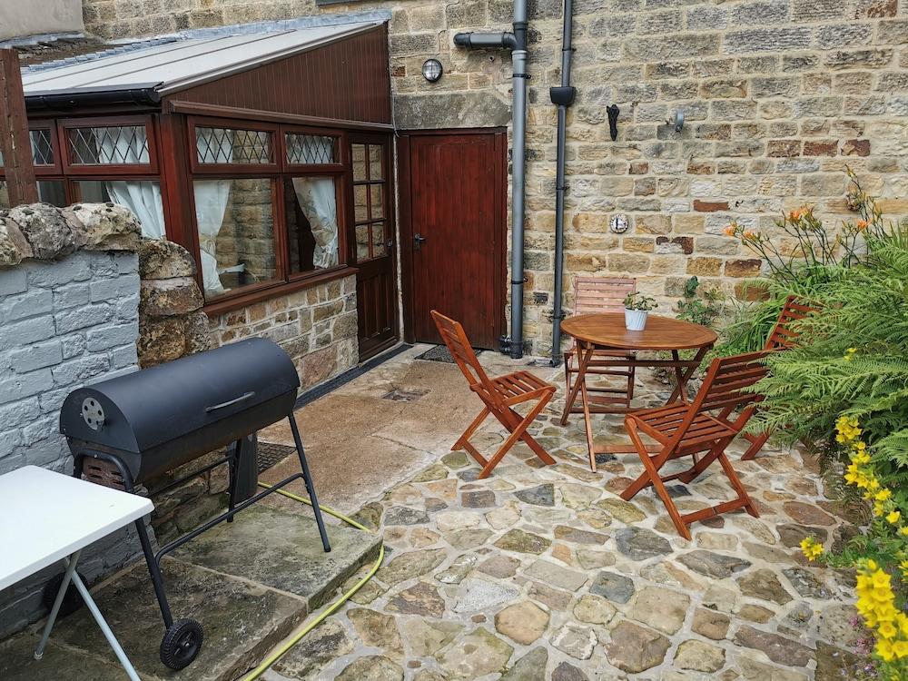 Pathways Holiday Cottage a Delightful 18th Century Stone Cottage in Derbyshire - Property Grounds