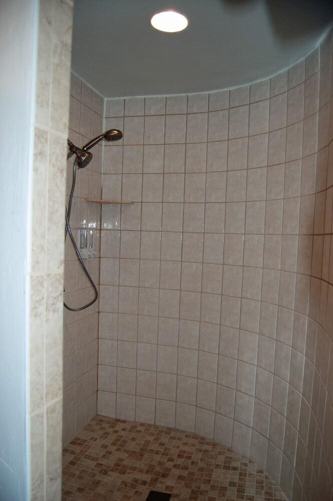 #1754 The Bungalow at Casa Del Sol in Grand Junction Colorado - Bathroom