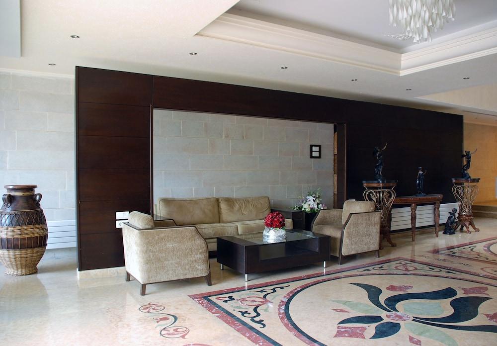 City Suite Aley - Lobby Sitting Area
