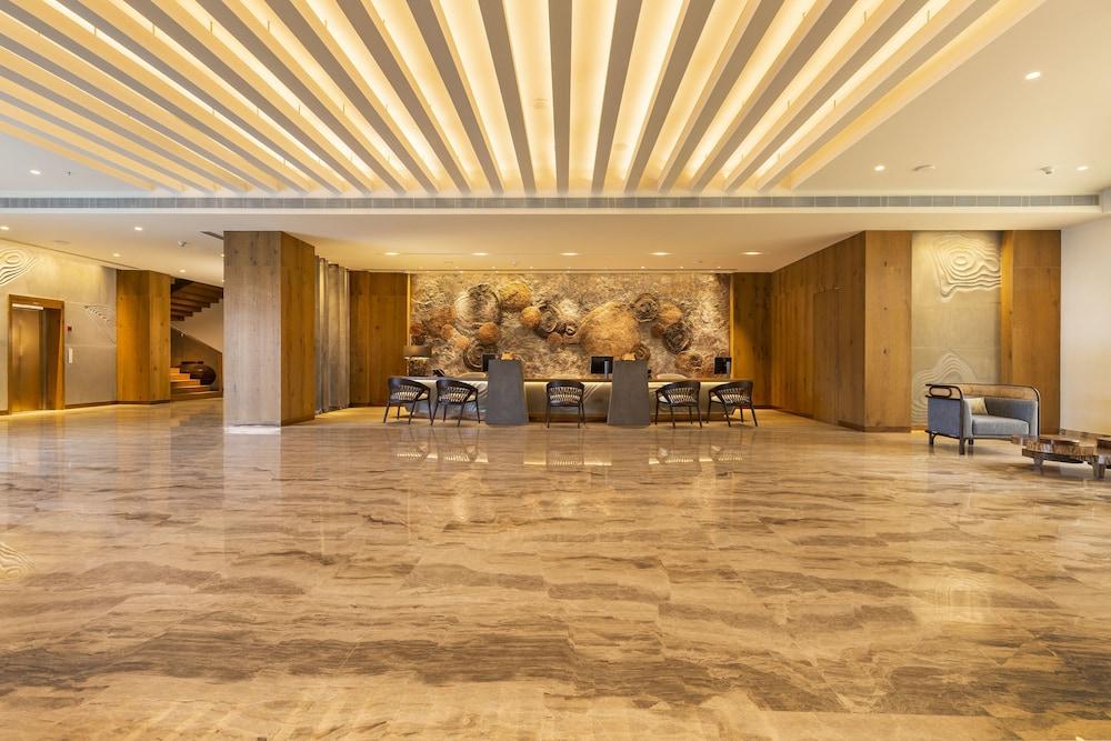Sheraton Grand Chennai Resort & Spa - Lobby Lounge