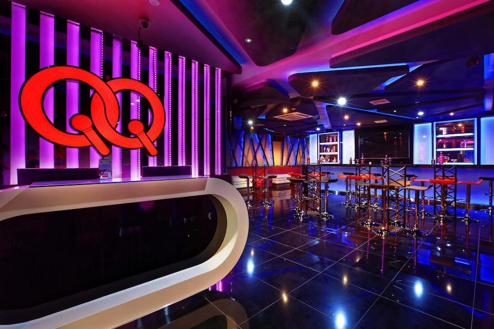 Hotel Neo+ Balikpapan by Aston - Karaoke Room