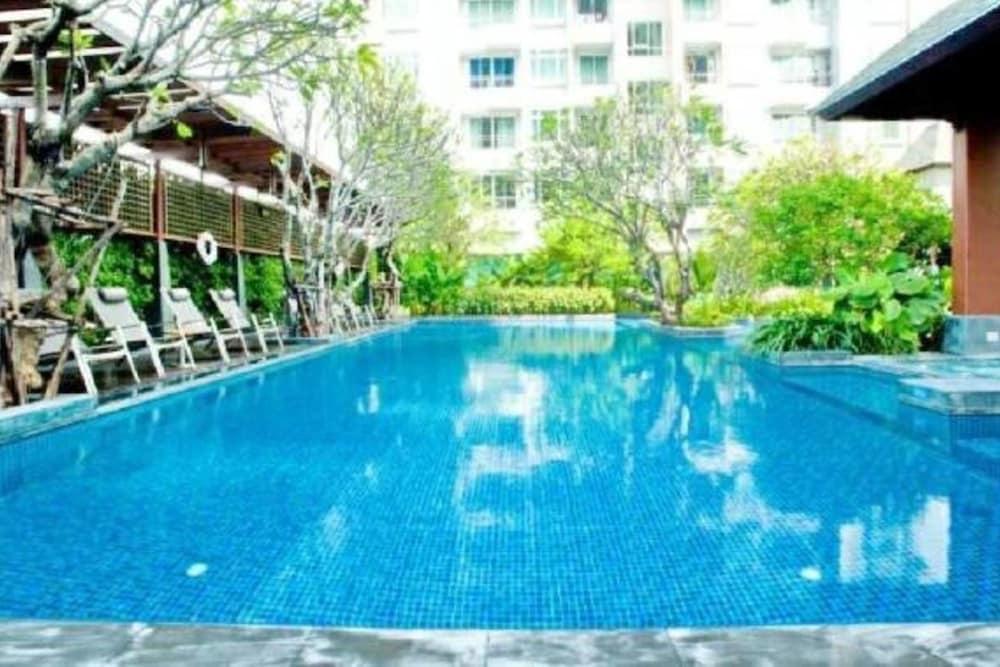 Cityview Circle BTS Pool Gym - Outdoor Pool