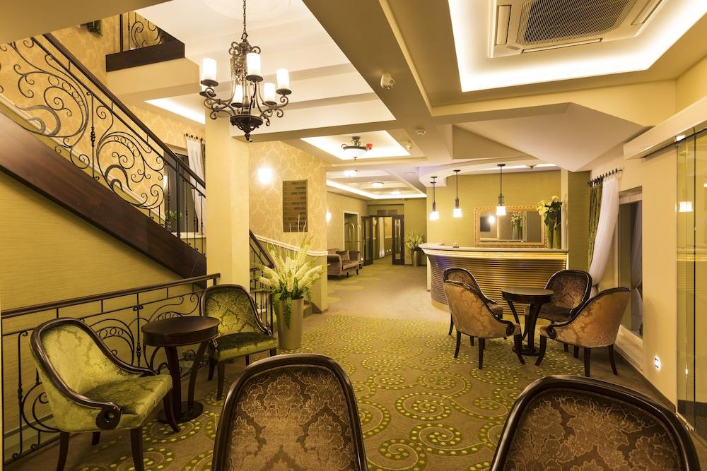 Hotel Dvorana - Lobby Sitting Area