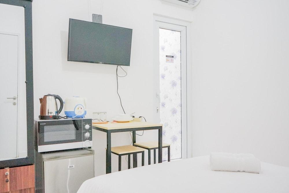 Minimalist and Simple Studio Apartment Aeropolis Residence - Room