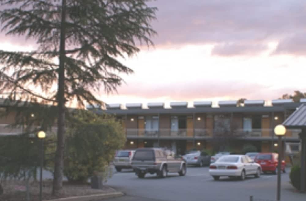 Red Cedars Motel - Featured Image