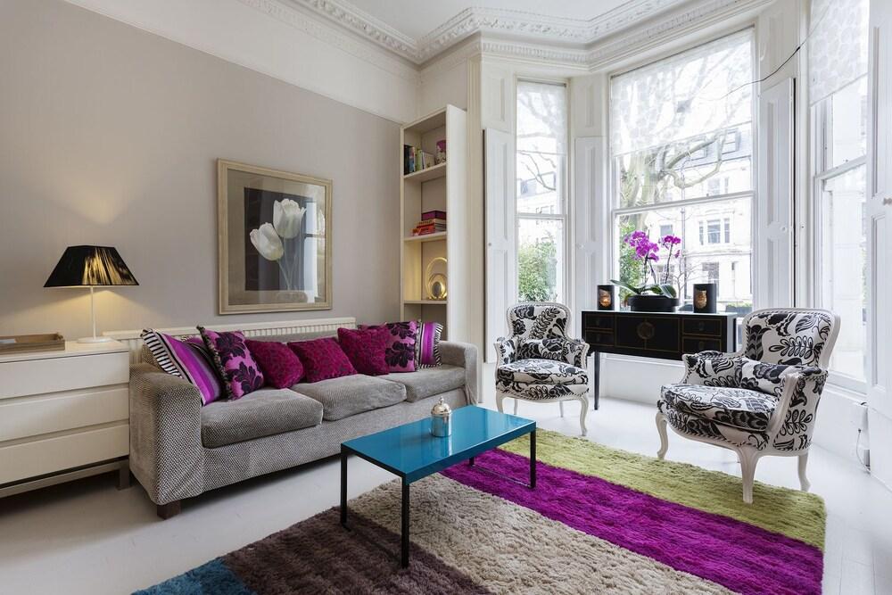 Holland Park Style - Living Area