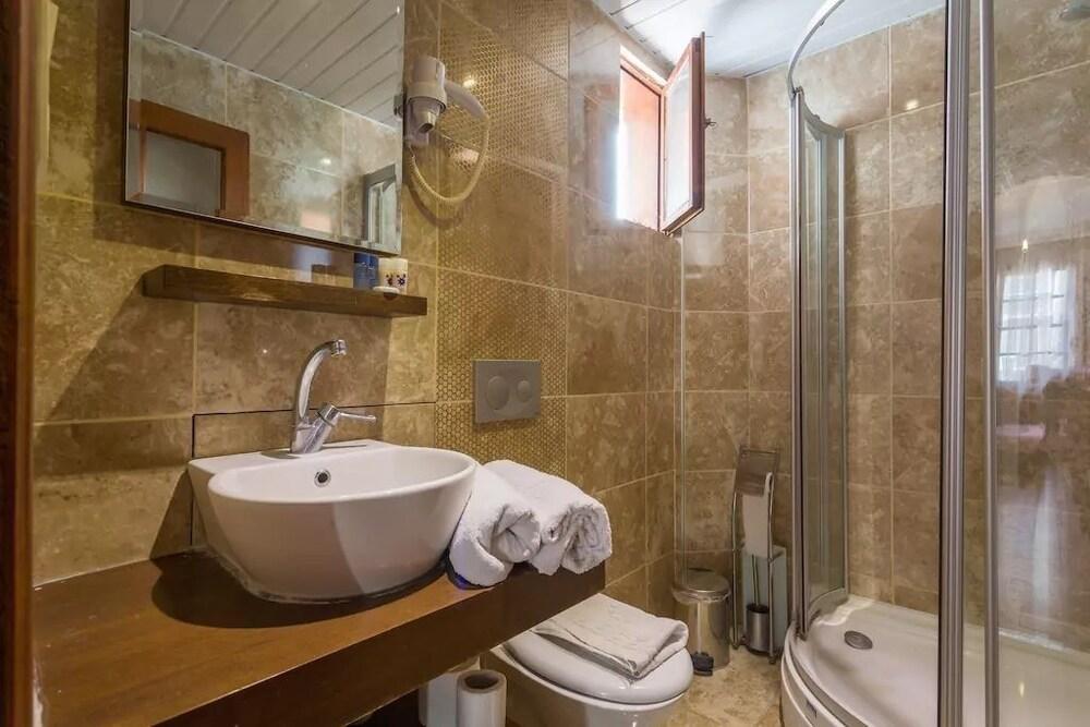 Defne Oldtown Suites - Bathroom
