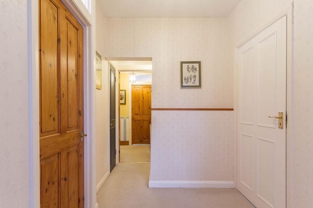 Cosy 3 Bedroom Detached House West Finchley - Interior