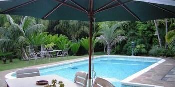 Kennington Palms - Outdoor Pool
