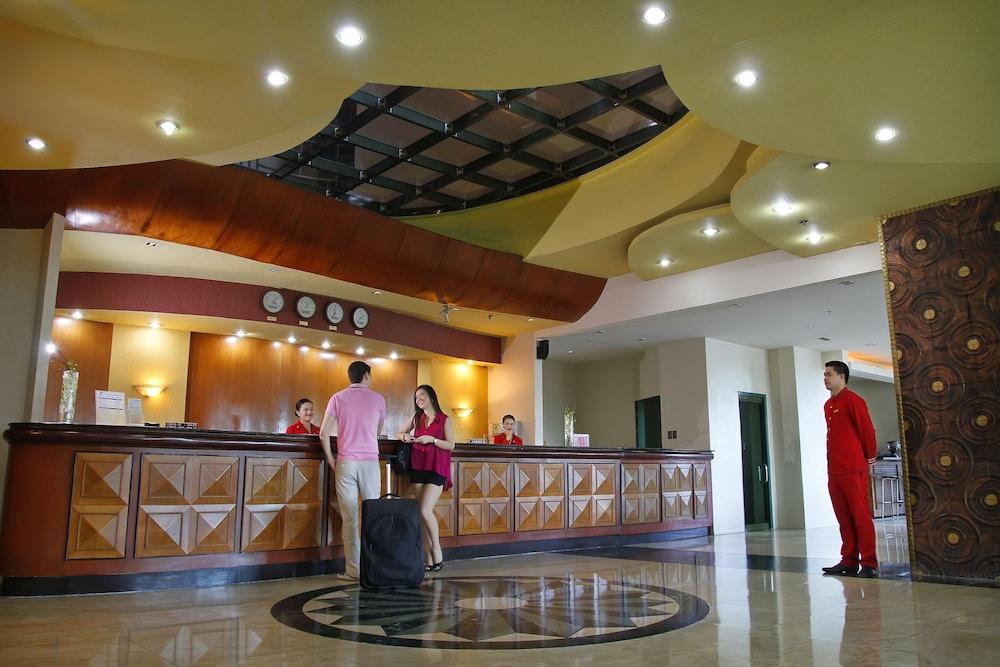 Sarrosa International Hotel and Residential Suites - Reception