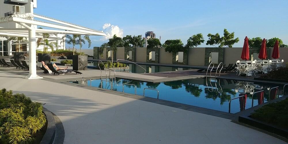 One Pacific Residence Mactan Newtown SDC - Outdoor Pool