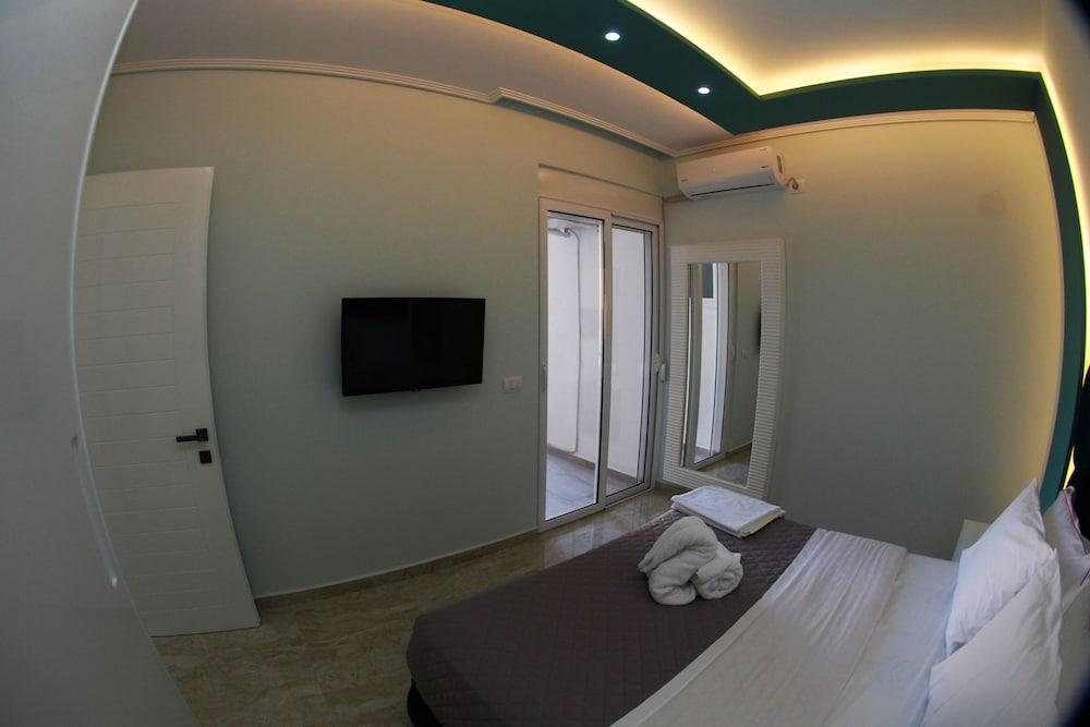 Oceanic Luxury Apartments - Room