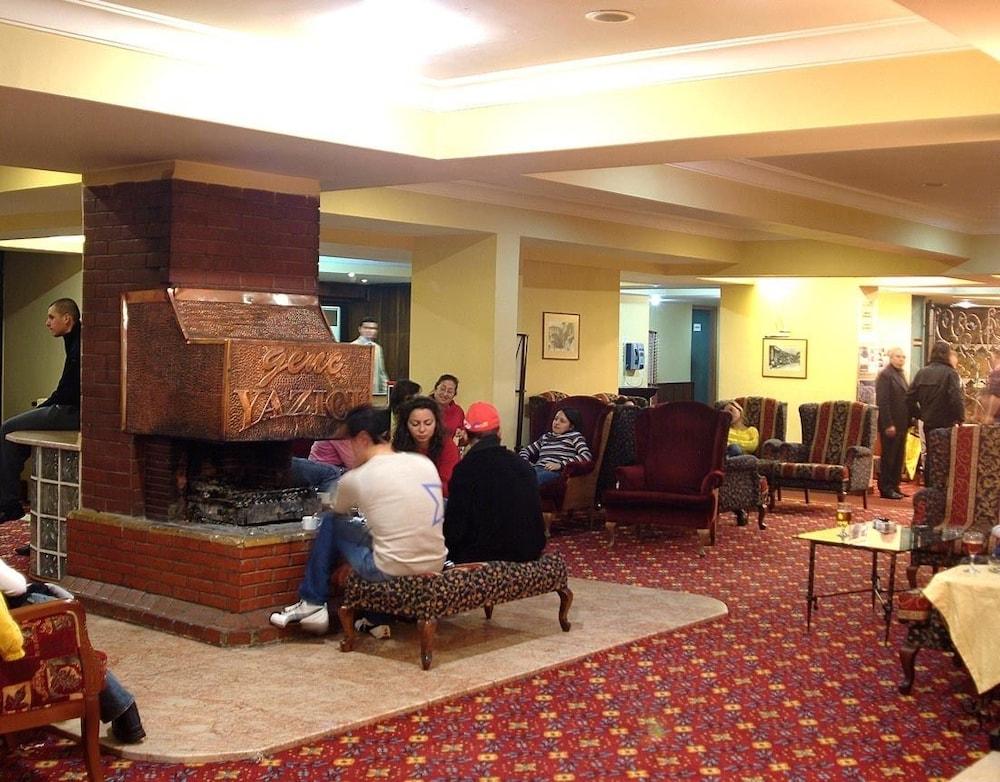 Genc Yazici Hotel Uludag - Lobby Sitting Area