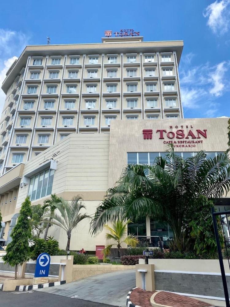 Hotel Tosan Solo Baru - Featured Image