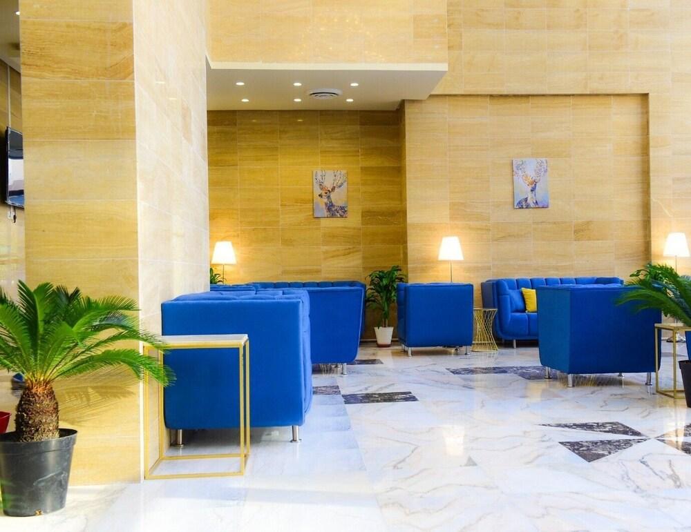 Rihanna Hotel - Lobby Sitting Area