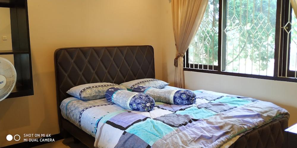 Villa Wahyu 3 Bedroom - Room
