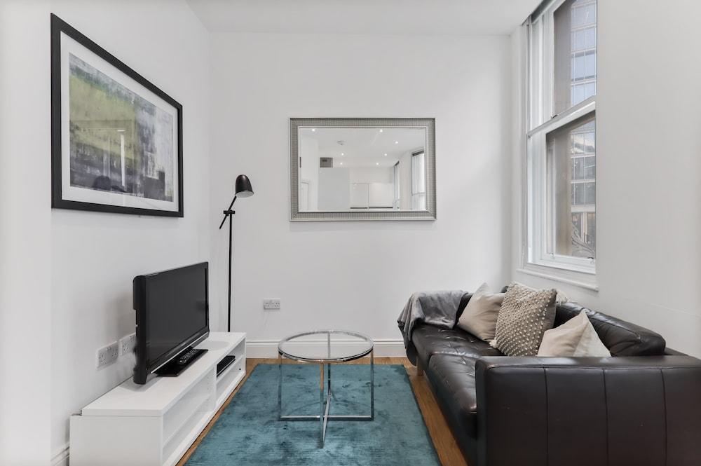 Cosy 1 Bed Apartment by Liverpool Street - Featured Image