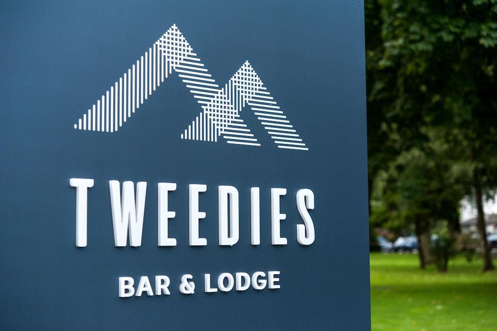 Tweedies Bar and Lodge - Exterior
