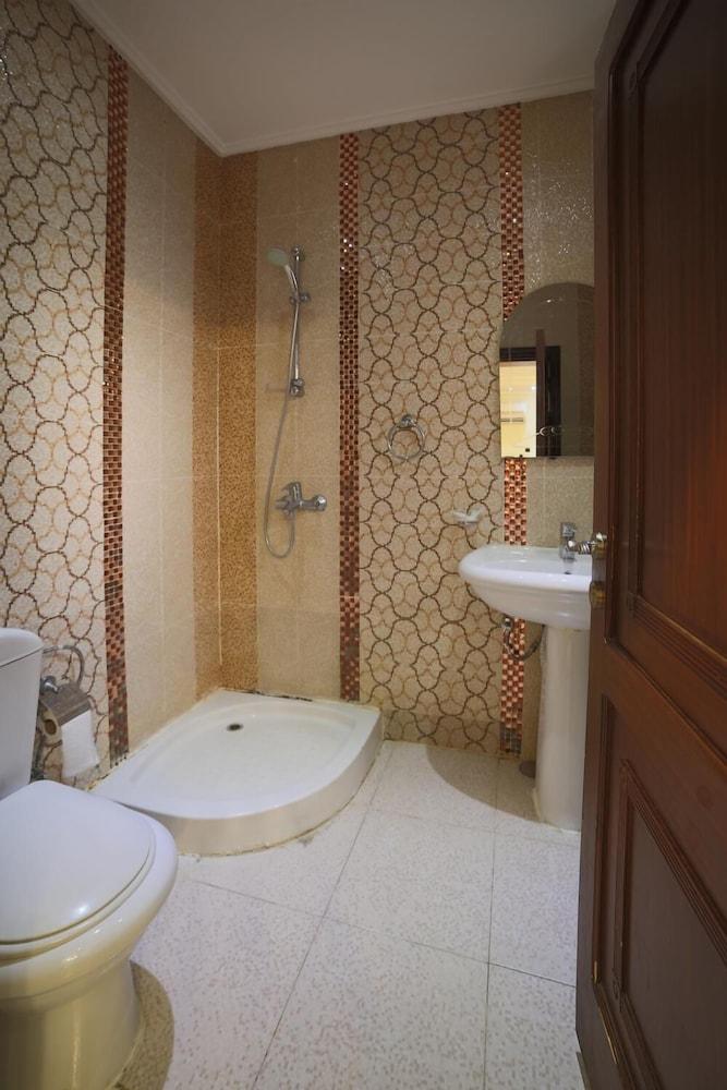 الفنار العالمي للوحدات السكنية 2 جدة - Bathroom