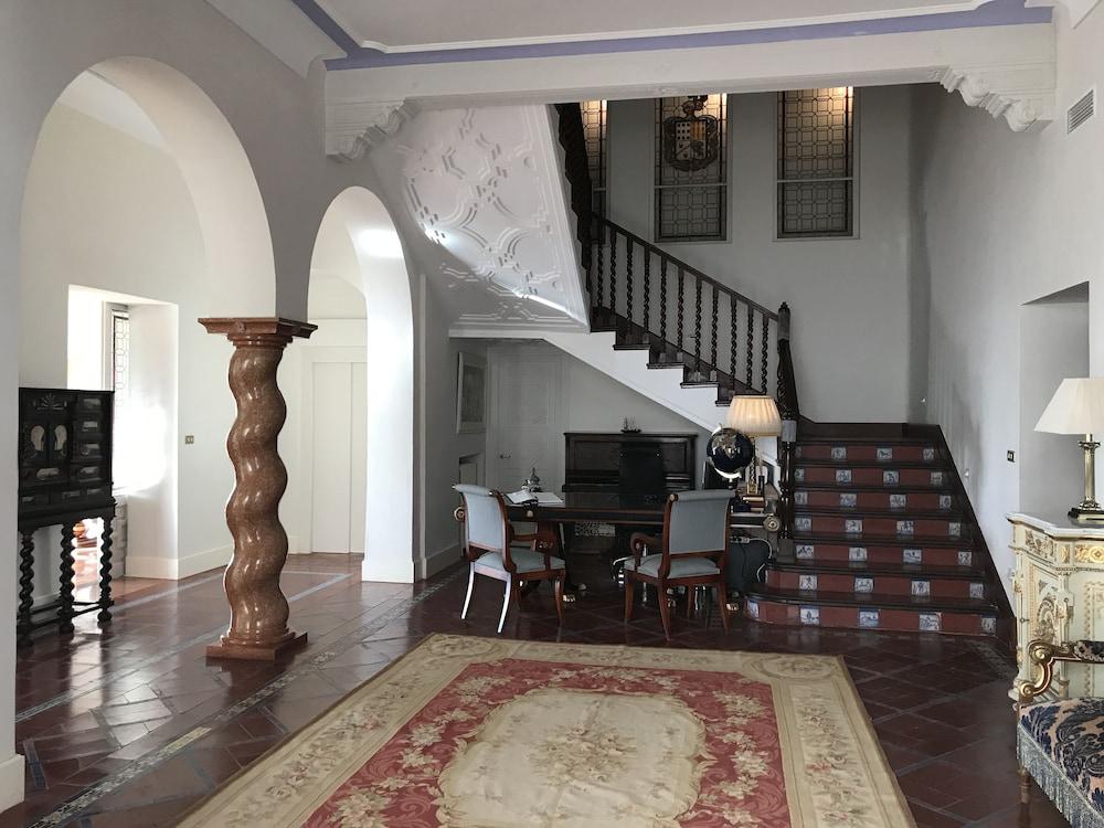 Casa Palacio VillaZambra - Interior Entrance