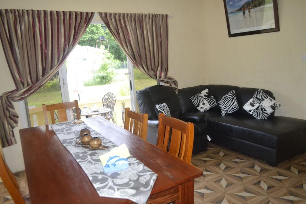 My Ozi Perl Self Catering Guest House - Living Room
