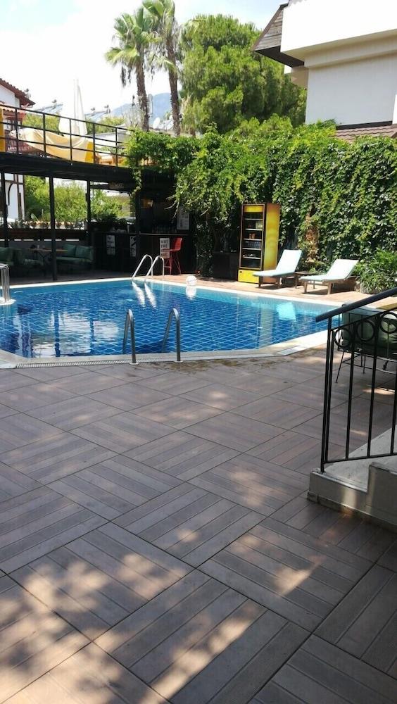 Derin Luxury Hotel - Outdoor Pool
