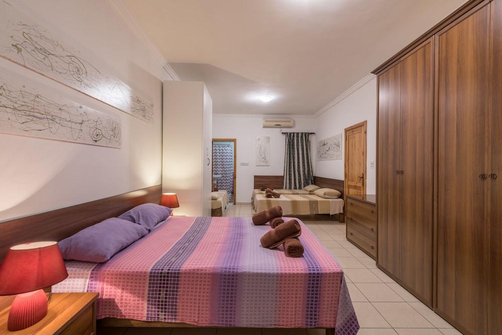 Spinola Bay Mansion Seafront Apartment by Getaways Malta - Room