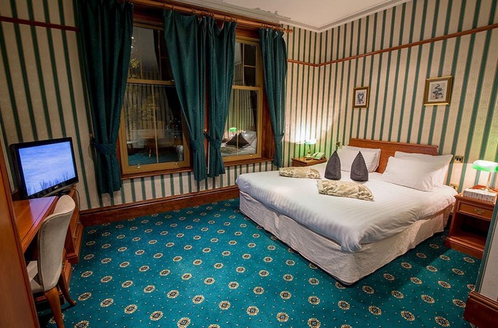 Harefield Manor Hotel - Room