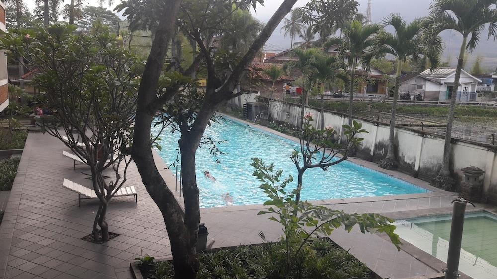 Hotel Augusta Garut - Outdoor Pool