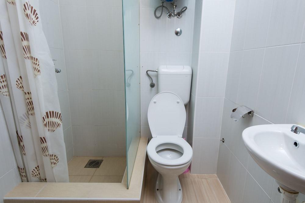 MTV Apartments Petrovac - Bathroom