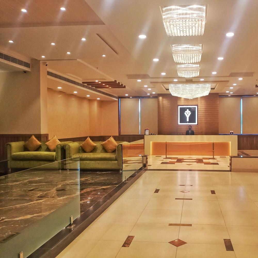 Hotel Adityaz - Lobby