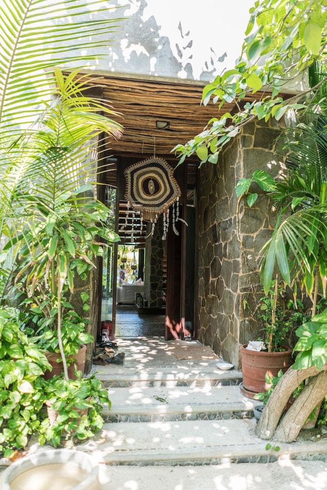 Casa Maya Kaan - Interior Entrance