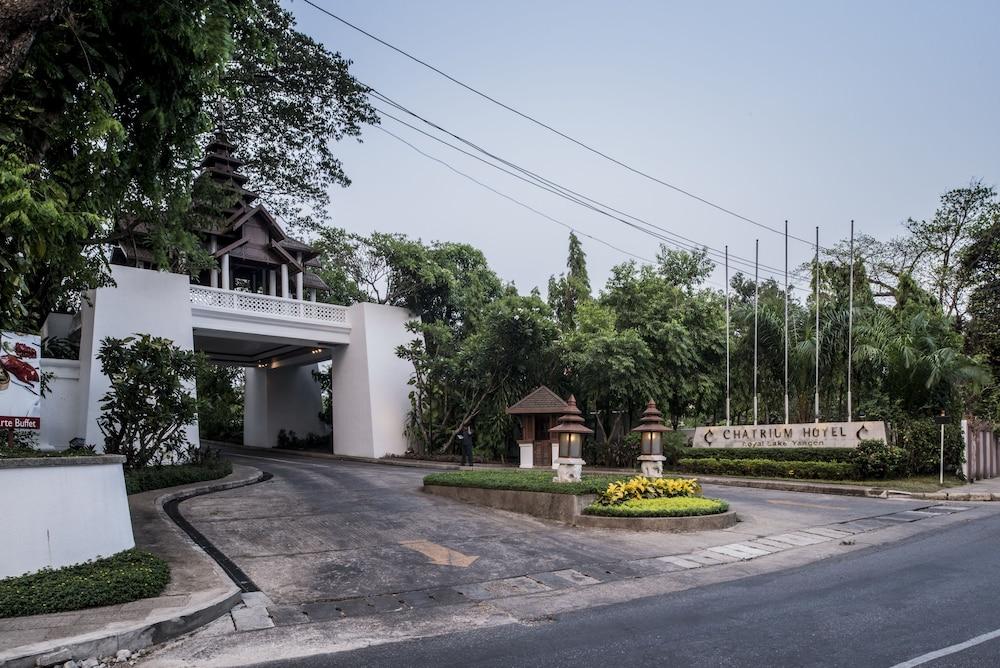Chatrium Hotel Royal Lake Yangon - Property Grounds