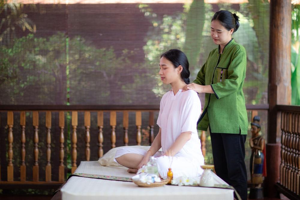 Maikaew Damnoen Resort - Massage